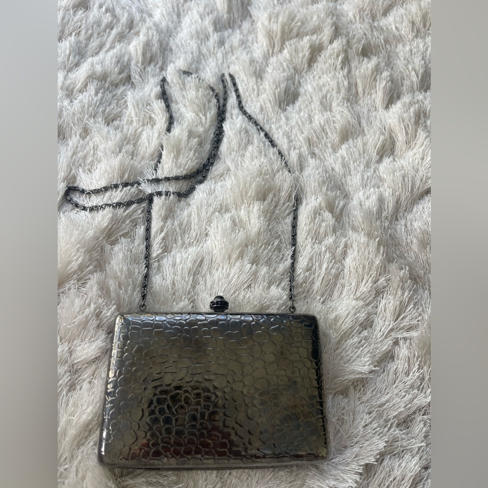 BCBG cute little evening purse .  In perfect condition.  Silver - Picture 5 of 6